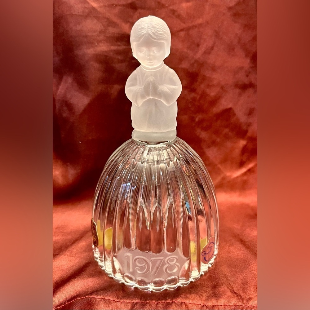 Vintage 1978 Goebel First Edition Annual Crystal Bell Frosted Praying Girl